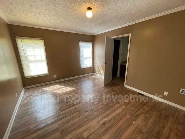 Building Photo - 4015 Wildflower Dr