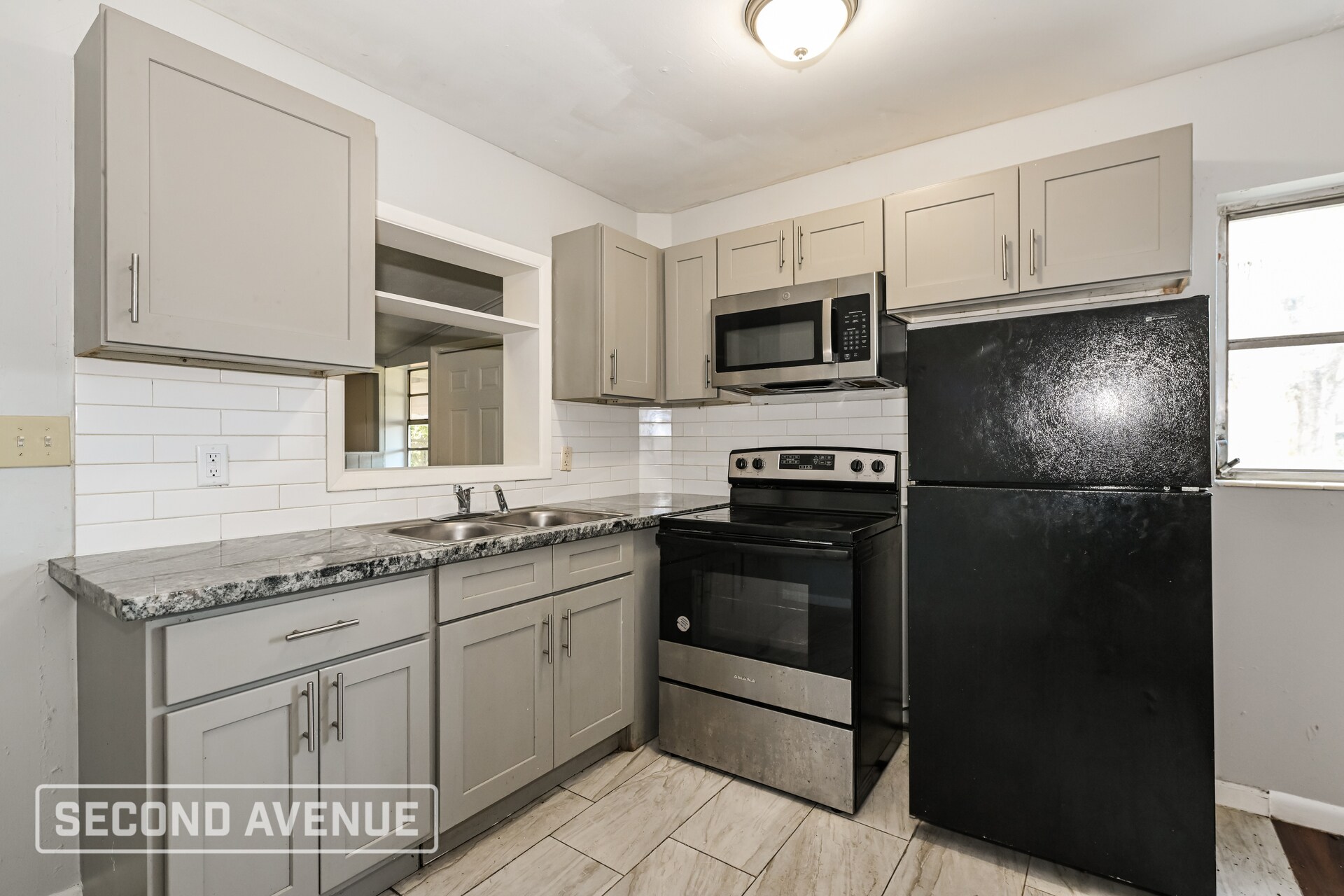 Building Photo - 1964 Leonard Cir S