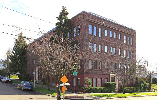 Primary Photo - Glen Ellen Apartments