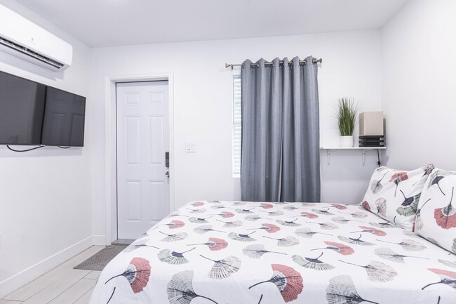 Building Photo - 1826 Jefferson St