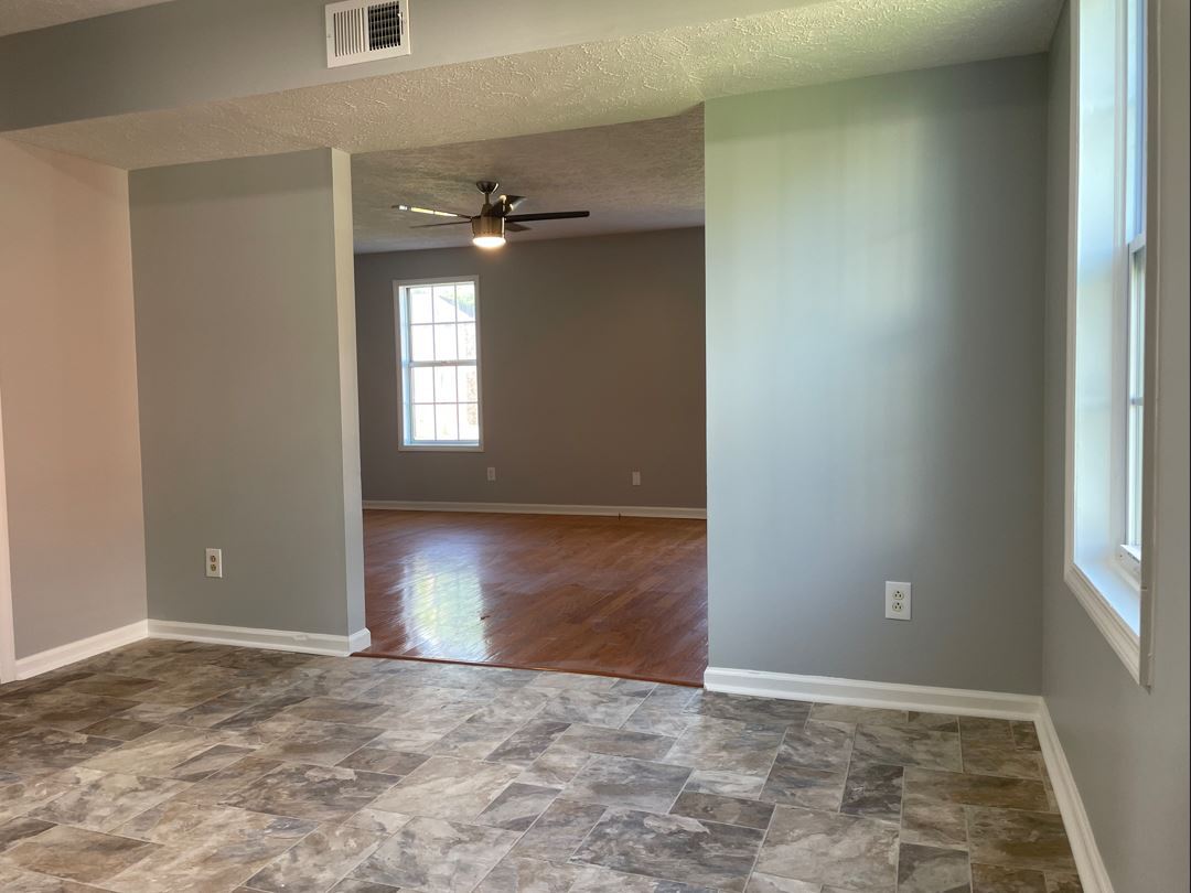 Building Photo - 1686 Classic View Dr