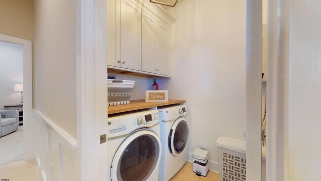 Building Photo - 404 21st St S