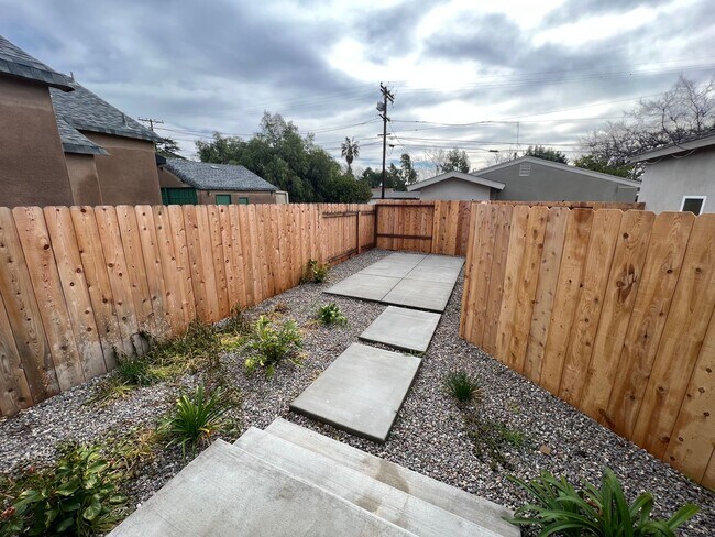 Building Photo - West 10th Escondido Triplex