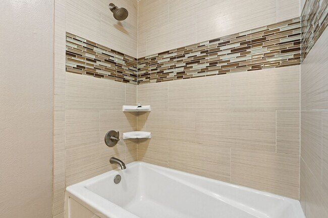 Building Photo - 5 bedroom, 3 bath home in desirable Arvada neighborhood.