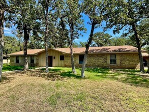 Building Photo - Quiet Community Living in Elm Mott