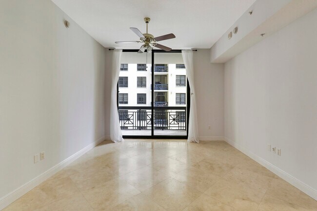 Building Photo - 701 S Olive Ave