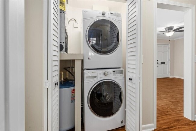 Building Photo - 1686 Pine Grove Ave