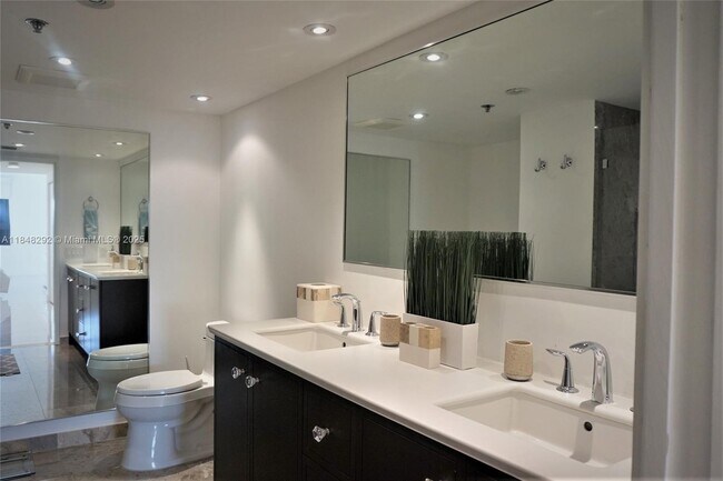 Building Photo - 251 Crandon Blvd