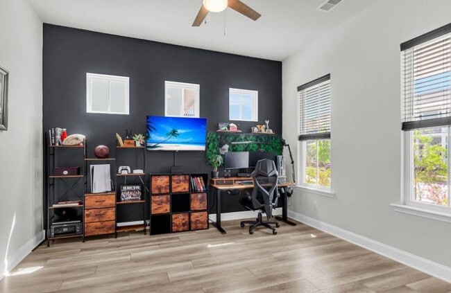 Building Photo - 399 Woodgate Wy