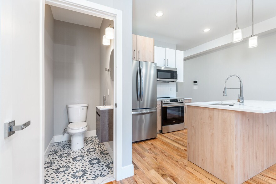 kitchen /1/2 bath - 1331 N 17th St