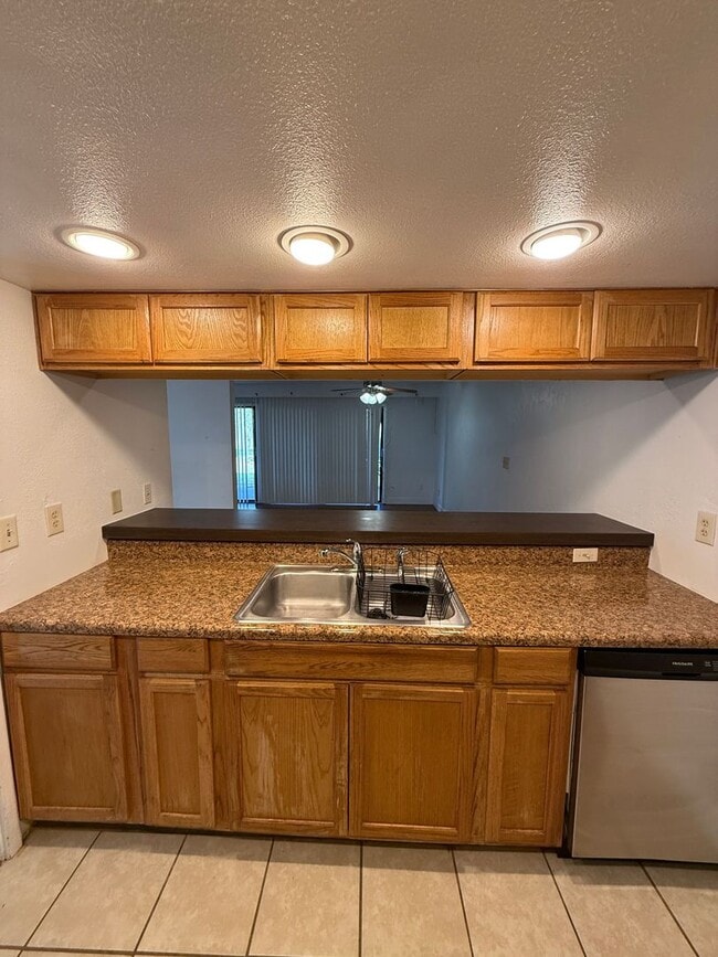 Building Photo - Beautiful 1-bedroom, 1-bath condo located in the Grenelefe community!