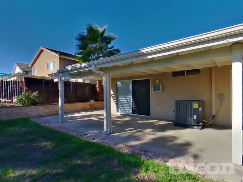 Building Photo - 1346 Woodvale Dr