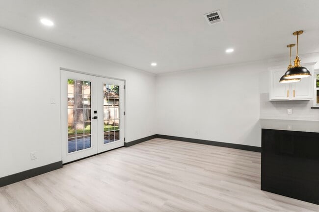 Building Photo - 26 E Woodtimber Ct