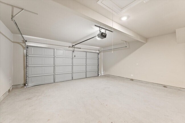 Building Photo - 10423 Cloud Nine Ct