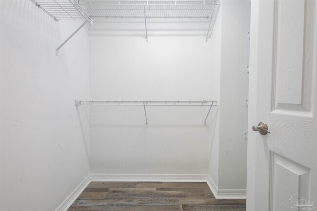 Building Photo - 3328 Broadview Cir