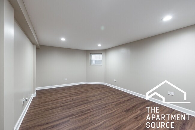 Building Photo - 2118 N Avers Ave
