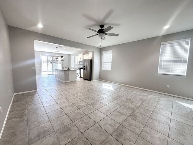 Building Photo - Stunning 4-bedroom, 2-bathroom home located in the vibrant community of Sahuarita, AZ