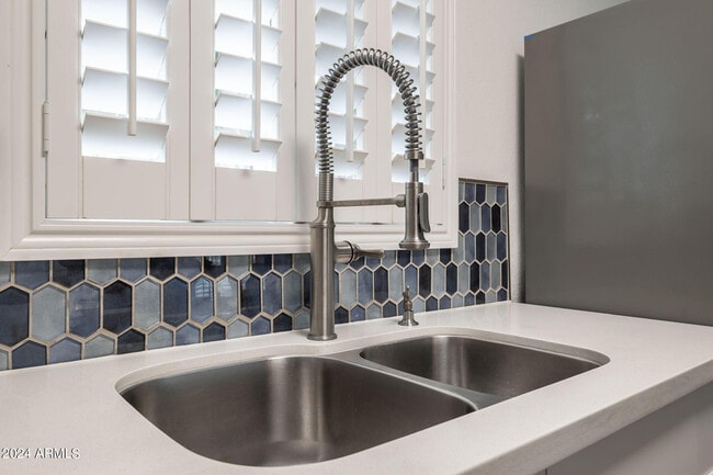 Building Photo - 512 E Roanoke Ave