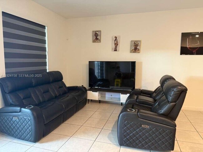 Building Photo - 25253 SW 107th Ct