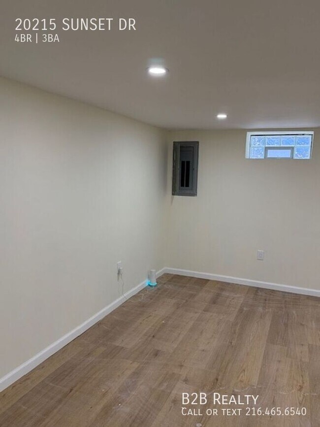 Building Photo - 20215 Sunset Dr