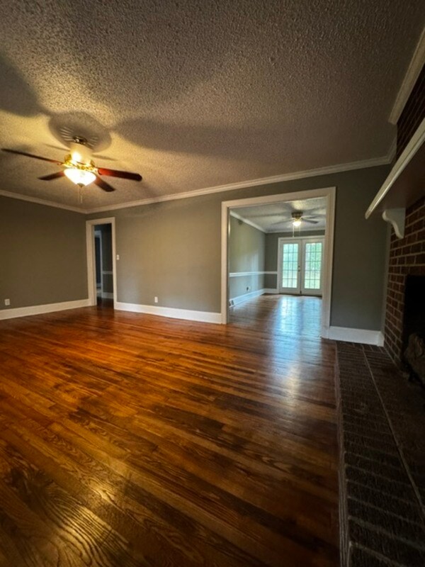 Building Photo - 2414 Slay Dr