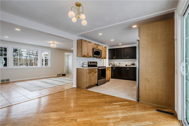 Building Photo - 63 Higby Rd