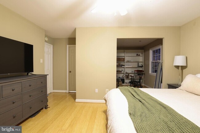 Building Photo - 7966 Hidden Bridge Dr