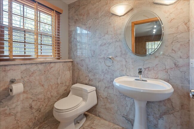 Building Photo - 33 Half Day Rd