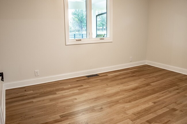 Building Photo - Hillsboro - Renovated Home for Lease
