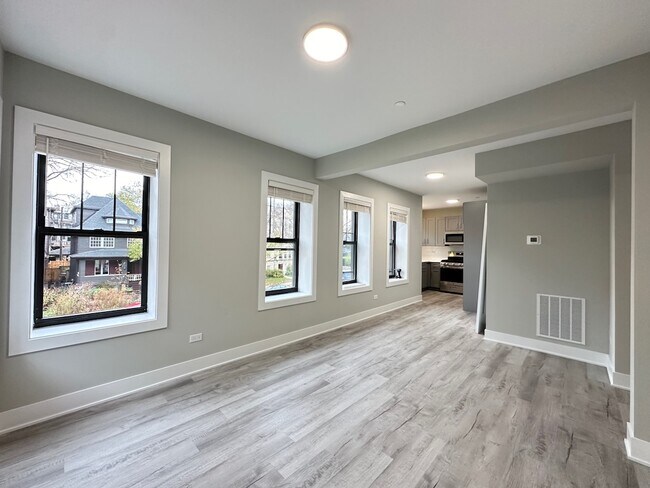 Building Photo - 1144 Oak Ave