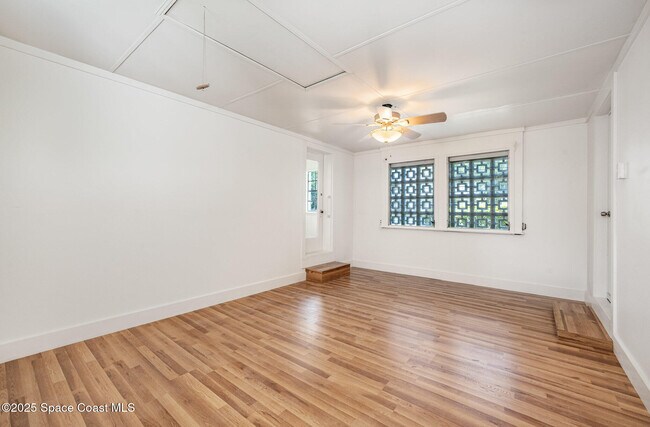 Building Photo - 42 N Fernwood Dr