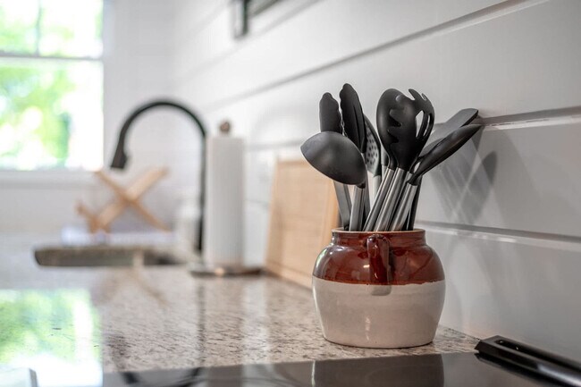 Building Photo - 500 W Rosemary St