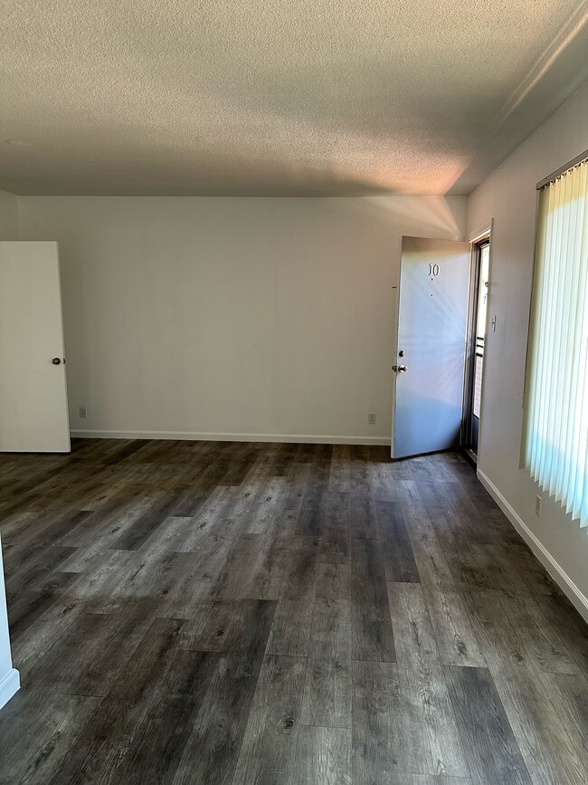 Building Photo - 11841 Avon Way