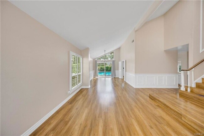 Building Photo - 11 Recodo