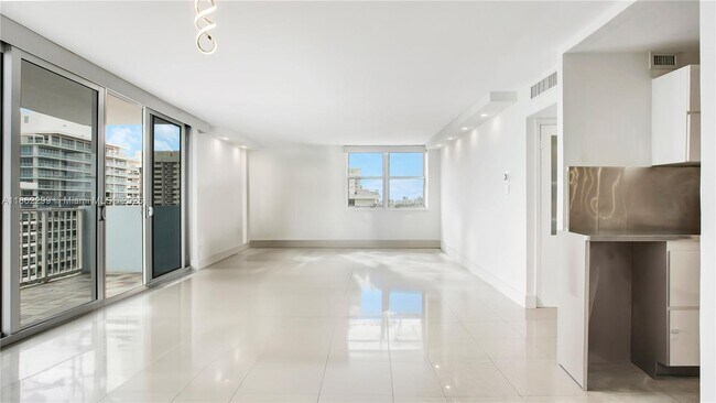 Building Photo - 5838 Collins Ave