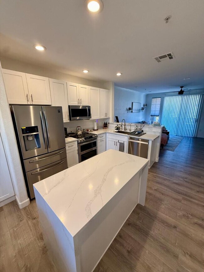 Building Photo - 4455 E Paradise Vlg Pkwy S