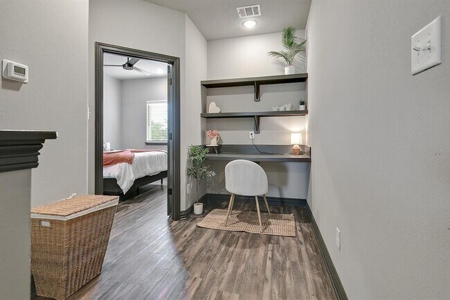 Building Photo - 1451 Associates Ave