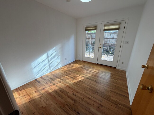 Building Photo - 3 Bedroom 1 Bath single story home