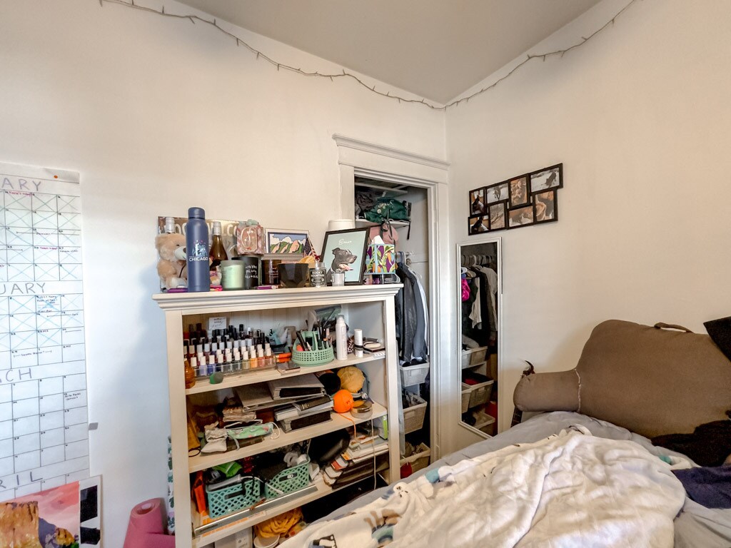 Building Photo - 3245 N Lakewood Ave