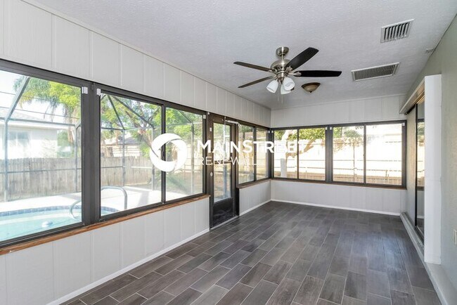 Building Photo - 2 Bedroom Pet-Friendly Home in Venice, FL with Main Street Renewal