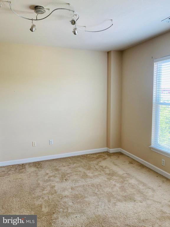 Building Photo - 501 Hungerford Dr