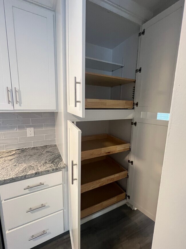 Building Photo - 53 Ember Ln