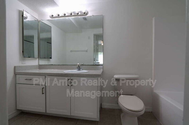 Building Photo - 9519 Newdale Way