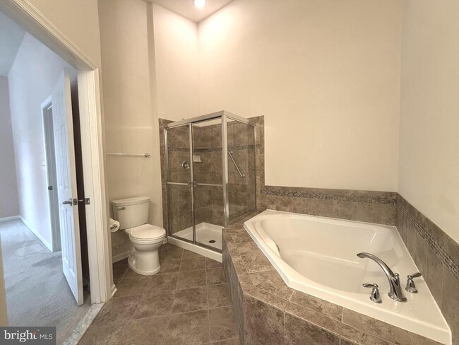 Building Photo - 2911 Lomond Pl