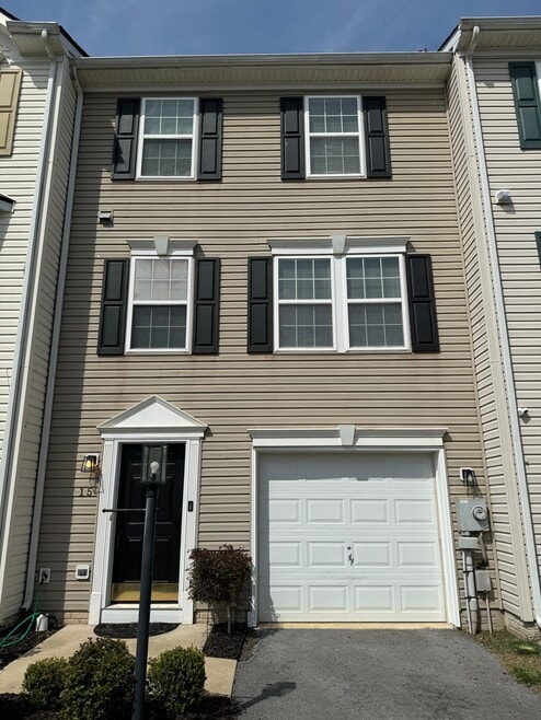 Building Photo - 15 Lombard Ln