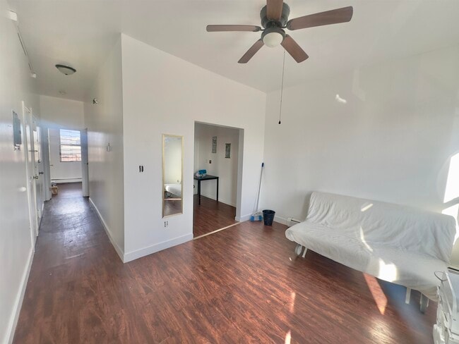 Building Photo - 189 Van Horne St