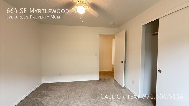 Building Photo - 664 SE Myrtlewood Pl