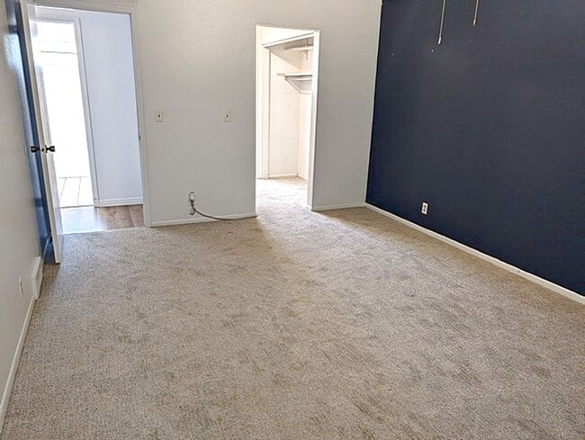 Building Photo - Great location Sugarhouse Condo