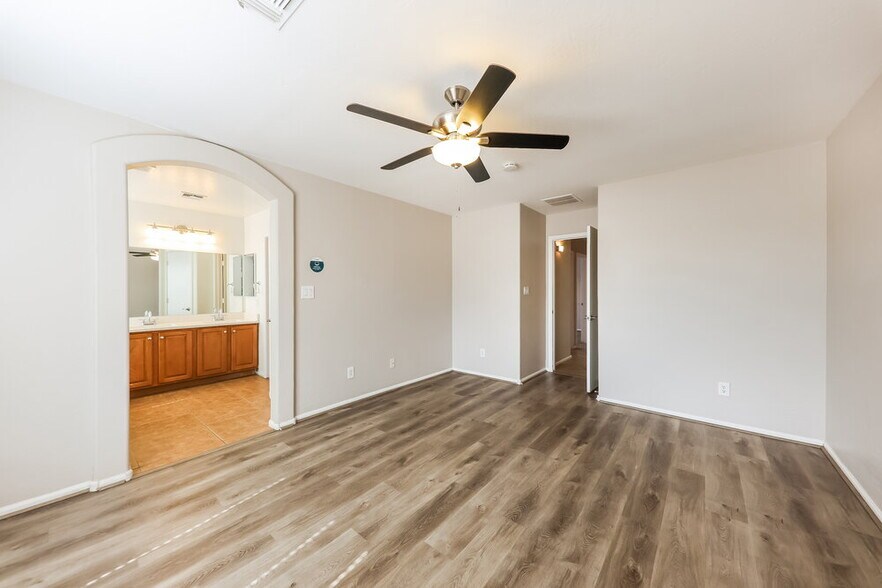 Building Photo - 13273 W Mauna Loa Ln