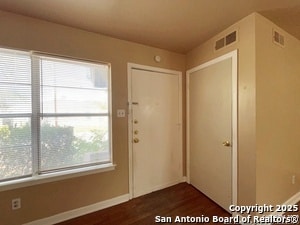 Building Photo - 2000 W Mistletoe Ave
